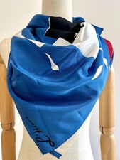 Foulard / carré Yves Saint