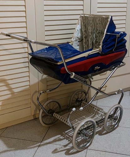 Carrozzina vintage giocattolo