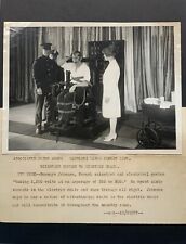 RARA FOTO STAMPA ASSOCIATA: "SCIENZIATO IMMUNE ALLA SEDIA ELETTRICA".