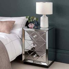 Comodino 3 cassetti motivo