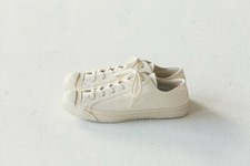 Doek shoes industries - court,