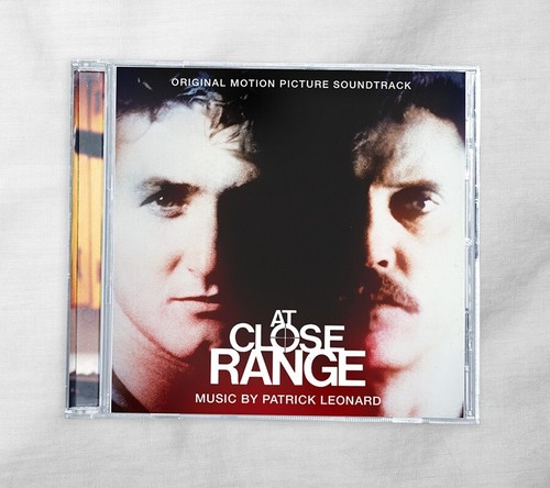 Close range original - at, (1986)