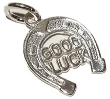 Ciondolo a forma di ferro di