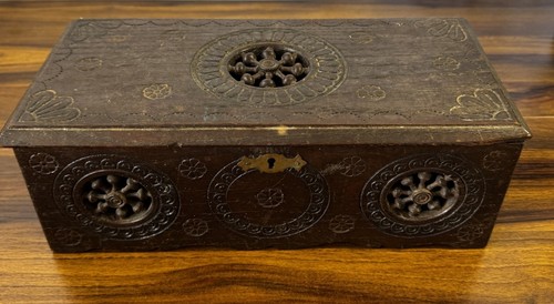 Antico bauletto per bambole