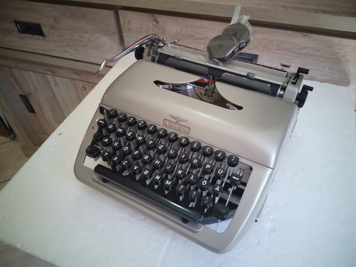 Macchina scrivere adler - da,