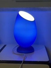 Lampada da tavolo comodino vetro incamiciato blu e bianco modernariato anni ‘90