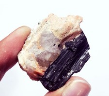 Nera naturale tormalina grezzo - tormalina,