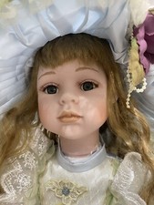 bambola di porcellana da