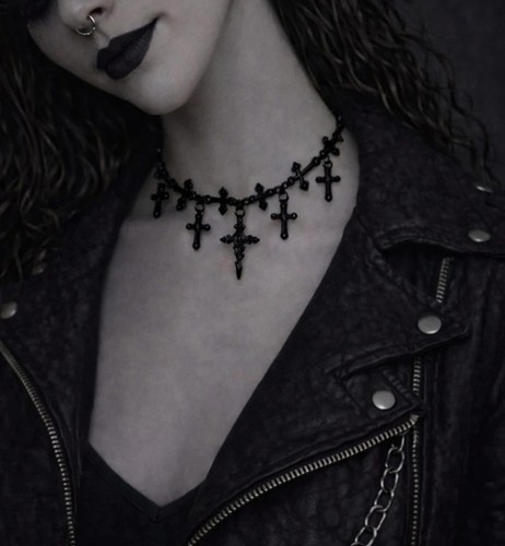 Collana girocollo croce gotica