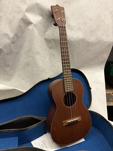 Vintage ukulele in mogano - in,