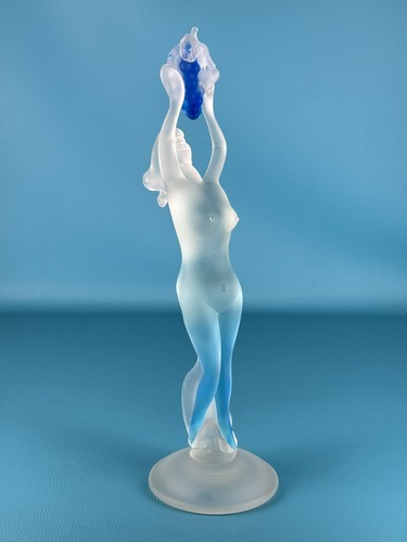 Scultura donna con - scultura, grappolo