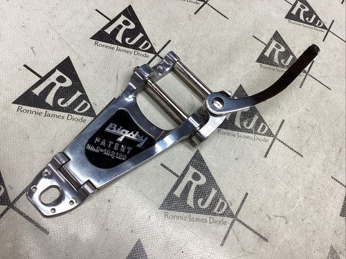 Bigsby vibrato coda - vibrato,