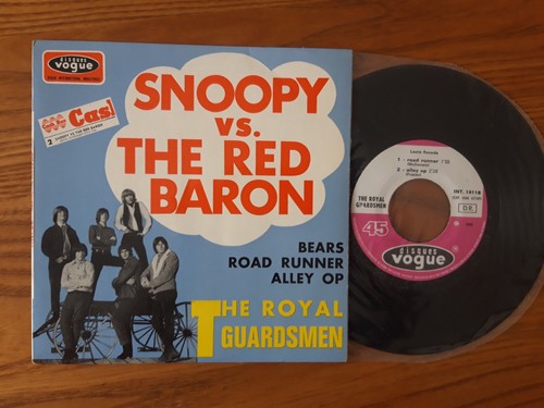 The royal guardsmen snoopy - royal,