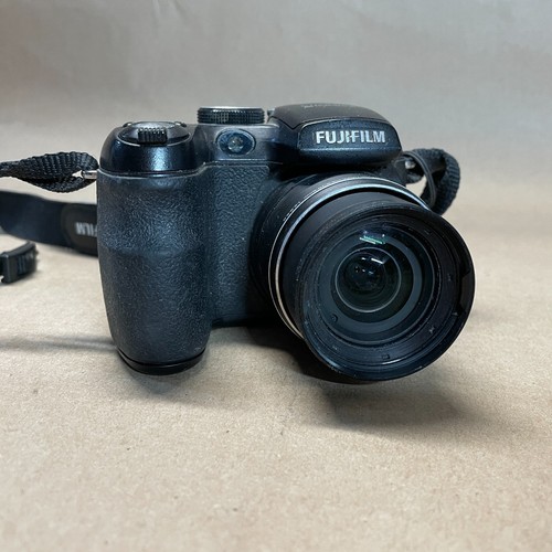 Fuji finepix s1000fd 10mp - finepix,