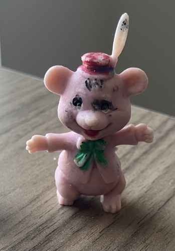 Little pig with piuma his - pig, a