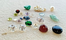 LOTTO PIETRE ESTRATTE DA GIOIELLI VARI 32 PEZZI CIRCA (s21)