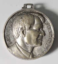 J.F. Kennedy. Retro: Robert