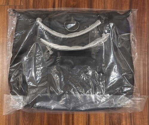 Zaino nuovo con etichette