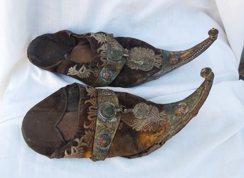 Coppia scarpe ciabatte etniche