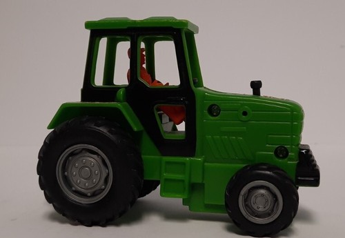 Trattore agricolo verde