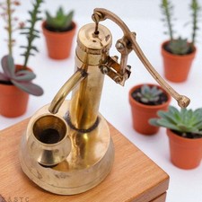 Pompa a mano in ottone in