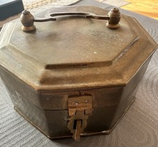 Antica scatola in ottone con