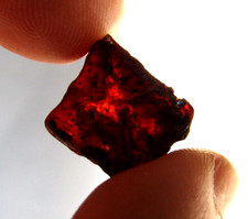 ambra grezza rossastra