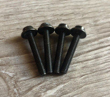 4 viti/bulloni di montaggio