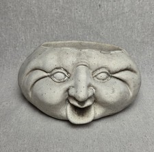 Fioriera faccia in pietra fusa