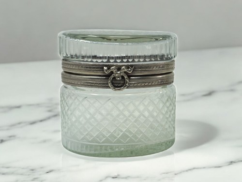 Oval cut glass box with - oval,