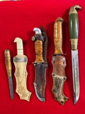 5 coltelli a fodero Finlandia 1937 circa senza logo come si vede nel volantino negozio boy scout