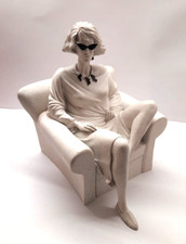 Scultura   L'aquilone Donna In Poltrona anni 80