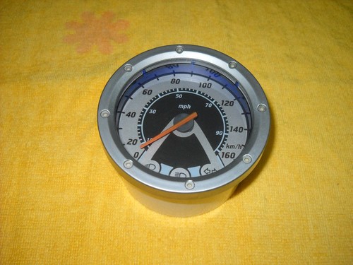 Tachimetro analogico per