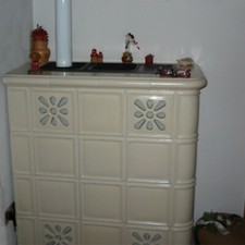 Stufa a gasolio - marca Solar - con rivestimento in maiolica - color panna