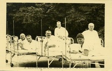 Pazienti Sdraiati Su Letti