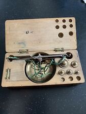 Bilancia di Precisione Monetaria Orafo Antica con Pesi Ottone e Scatola Legno