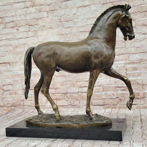 Bellissima statuina scultura