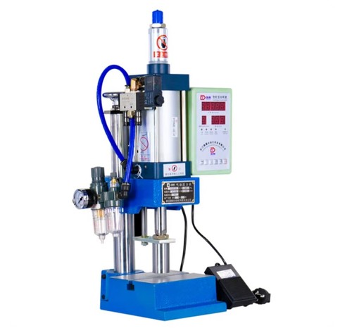 Punzonatrice pneumatica per