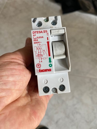Bticino d723a 25a 2p220v - d723a/25,