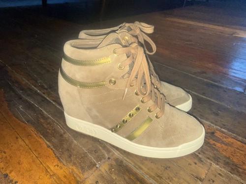 Sneaker con zeppa borchiata - sneaker,