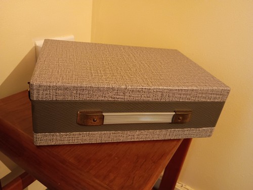 Vintage vidor cn420 case - in,
