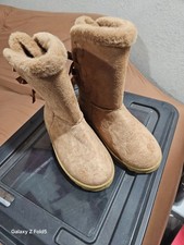Bota de piel con lazo