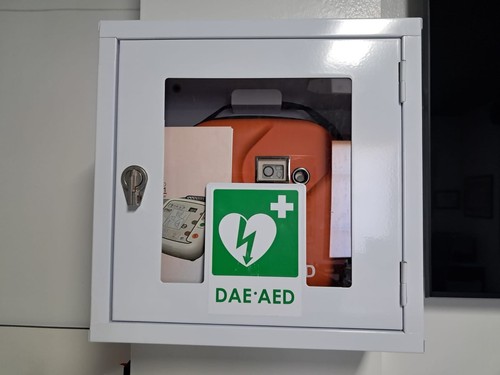 Defibrillatore semiautomatico