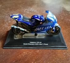 Moto 1/22 Yamaha YZR-M1 Valentino Rossi 2004 World Champion No Minichamps