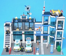 LEGO 7498 - Police Station -