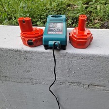 materiale elettrico  batterie e caricabatterie Makita .batterie rosse  