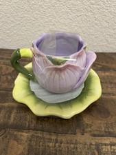 Tazza da tè e piattino foglie