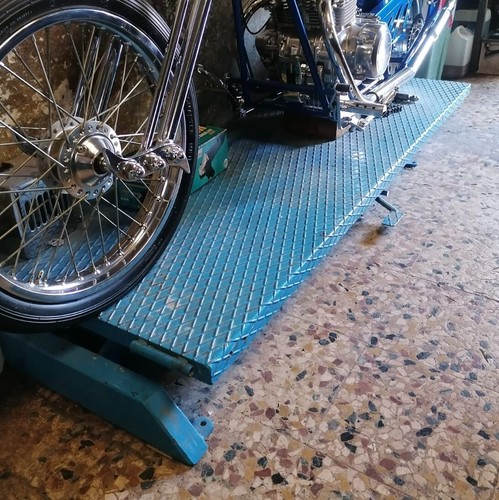 Sollevatore idraulico per moto