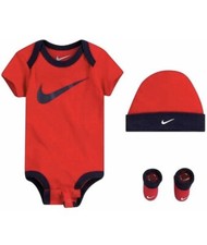 Body, cappello e stivaletti