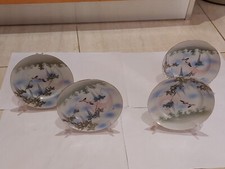 Un set di quattro piatti